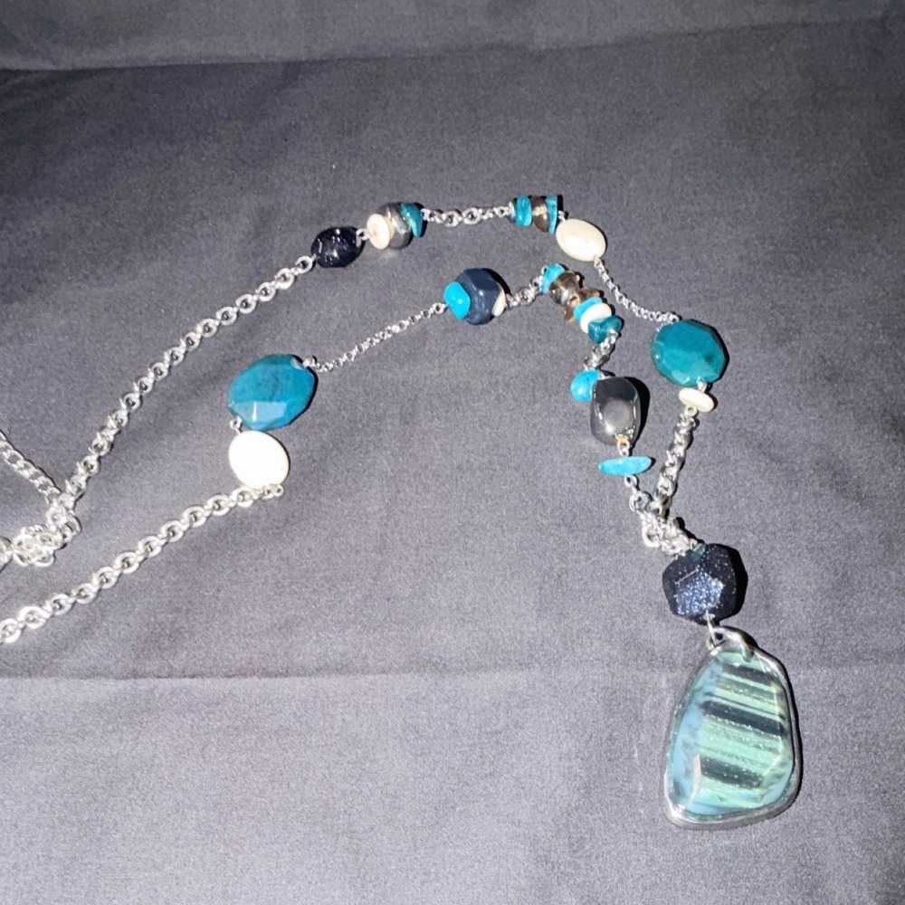 Chico's Long Beaded Pendant Necklace Women OS Blue‎ Teal Excellent Silver-Tone